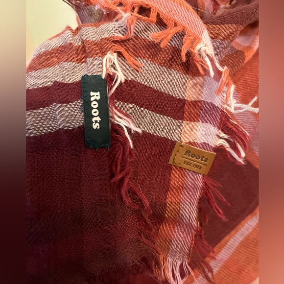 Roots Leaside plaid scarf - Picture 3 of 4